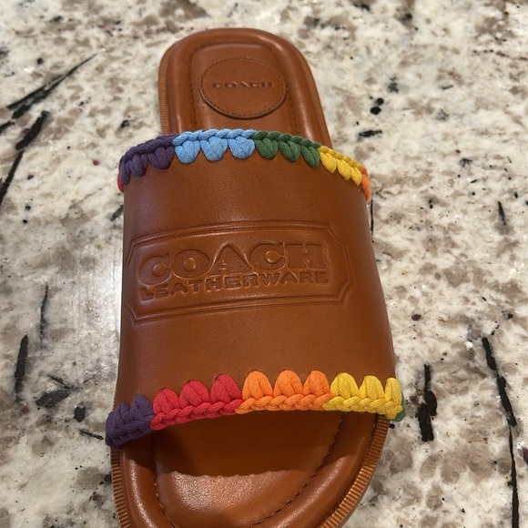 Coach Slides - Picture 4 of 4